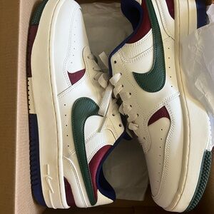 Nike Men's White and Green Sneakers